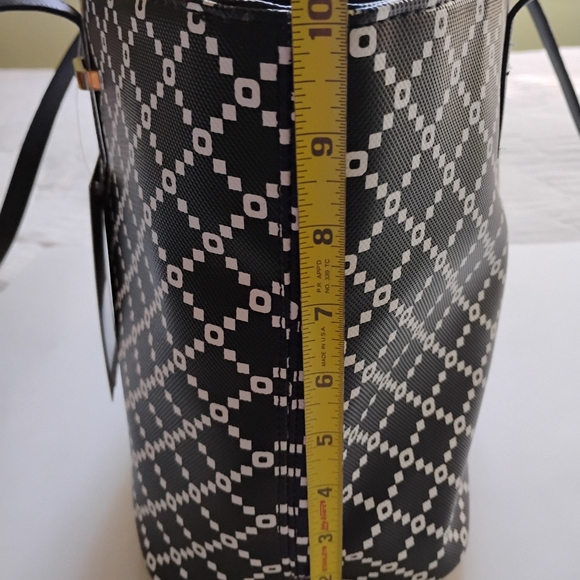 NWT - Kenneth Cole Reaction Black & White PVC Tote Bag H 10" × L 17" × D 6" - Picture 3 of 8